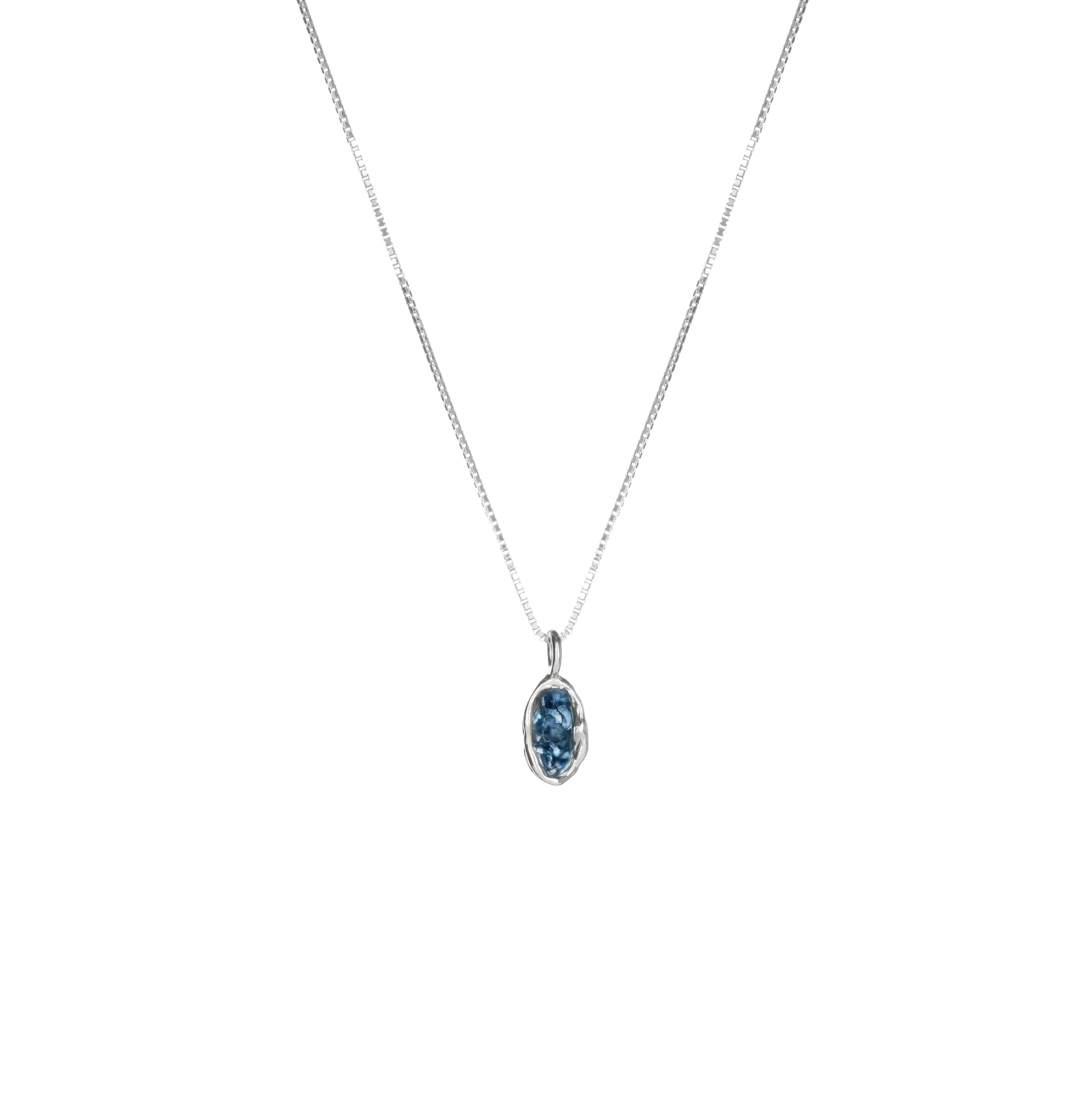 Colier_Blue_Sapphire_Silver_Rough_Colier_safir_brut_albastru_Bijuterie_de_Autor_Bijuterie_Contemporana_Designer_Roman_Jasiri_Jewelry_Designer_Contemporary