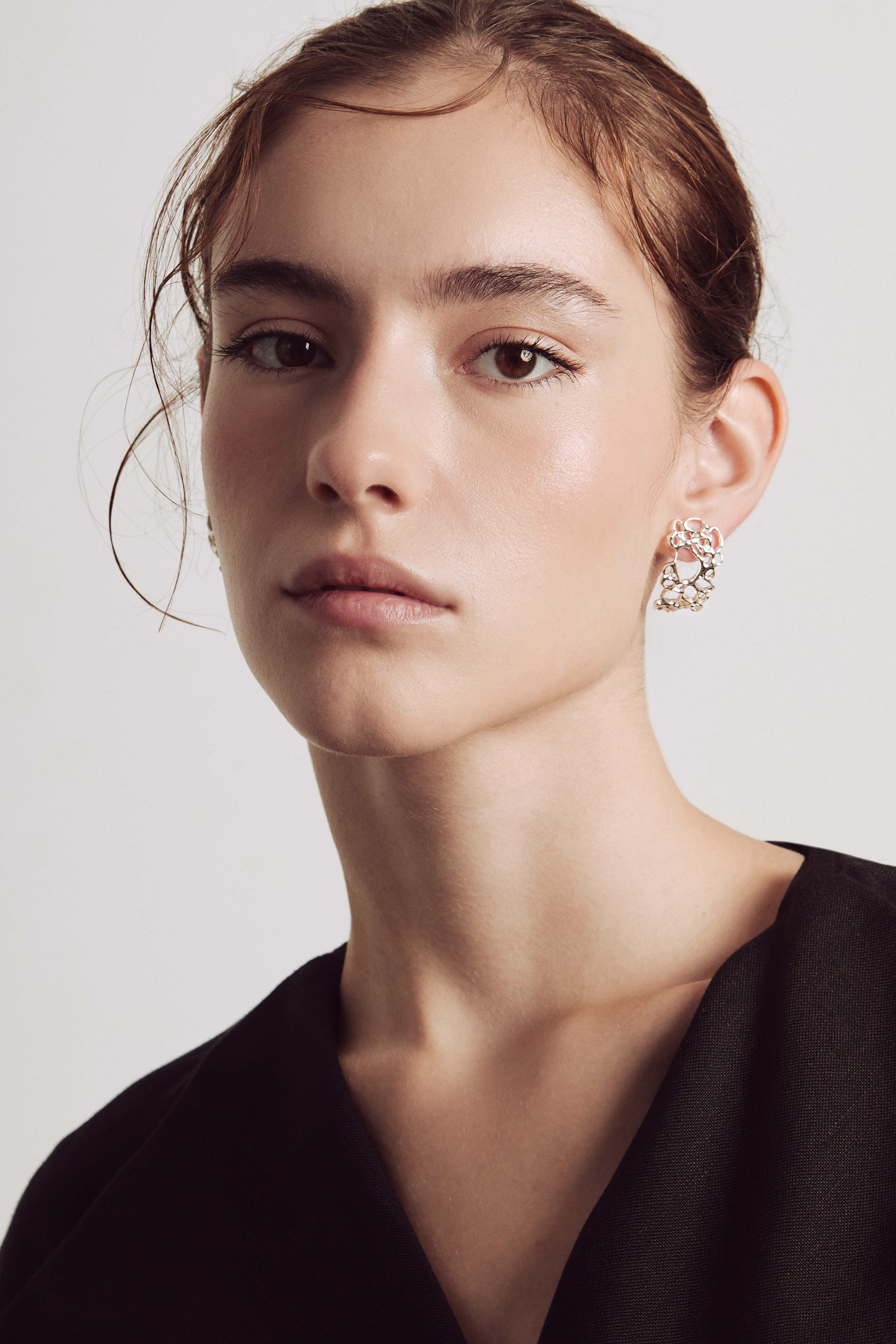 Cercei statement Tumaini Silver Argint JASIRI bijuterie contemporana Bijuterie de autor Cercei Contemporary Jewelry Designer Bijuterii Jewelry Designer Gift Cadou