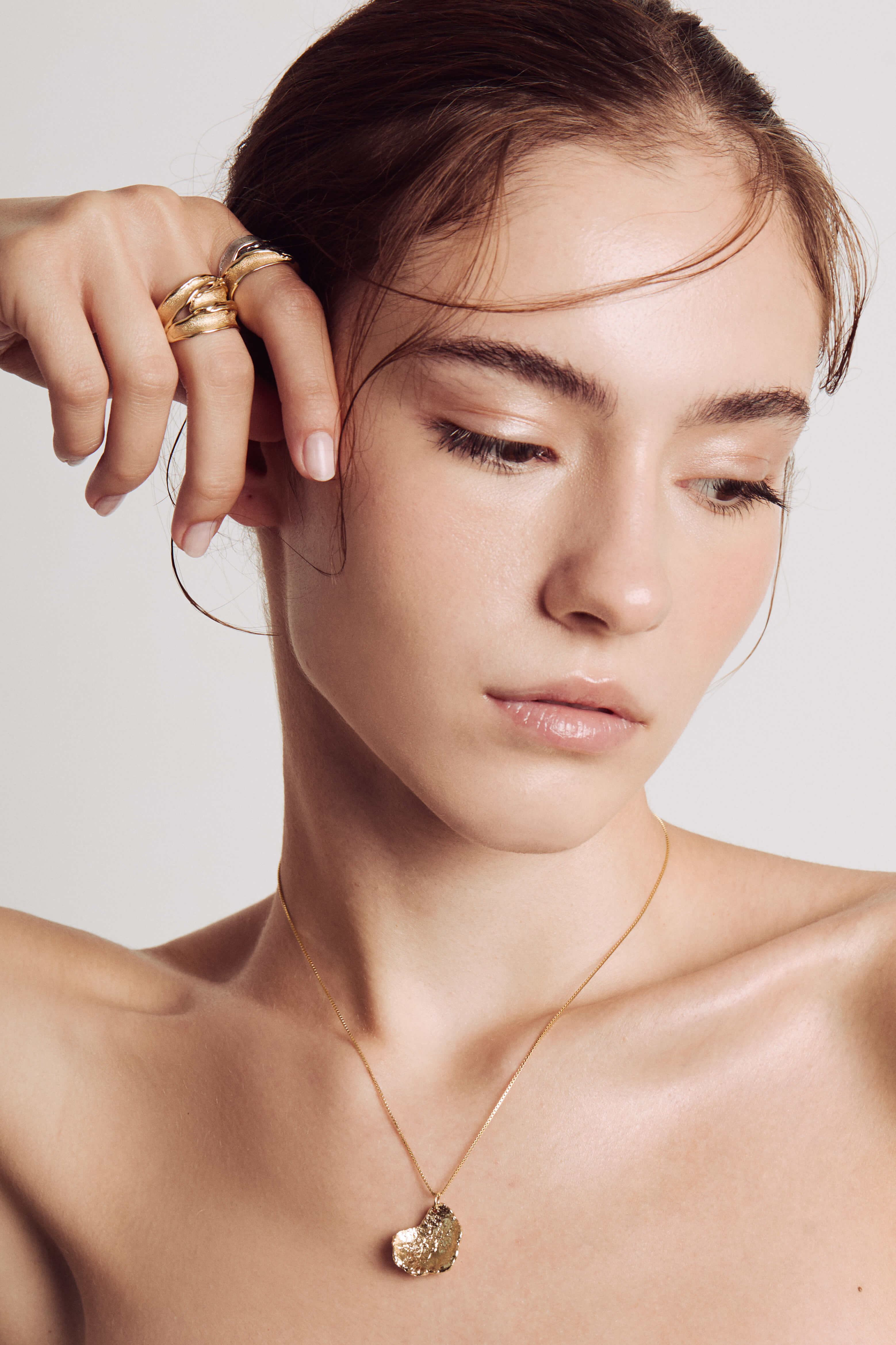 Colier Inima scoarta de copac Bijuterie de Autor de Lux Bijuterie Contemporana JASIRI Contmporary Jewelry Narure Lover Gift Bijuterie inspirata din natura Heart Nec